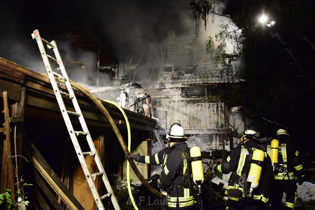 Grossfeuer Einfamilienhaus Siegburg Muehlengrabenstr P0459.JPG - Miklos Laubert